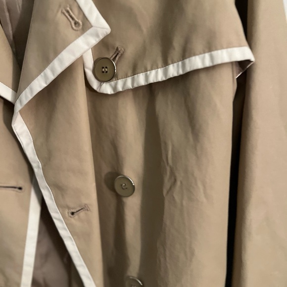 Classic Tan Double-Breasted Women's Coat size Large EUC - Picture 8 of 13